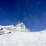 Cervinia Near Funicular With Private Garage アパート